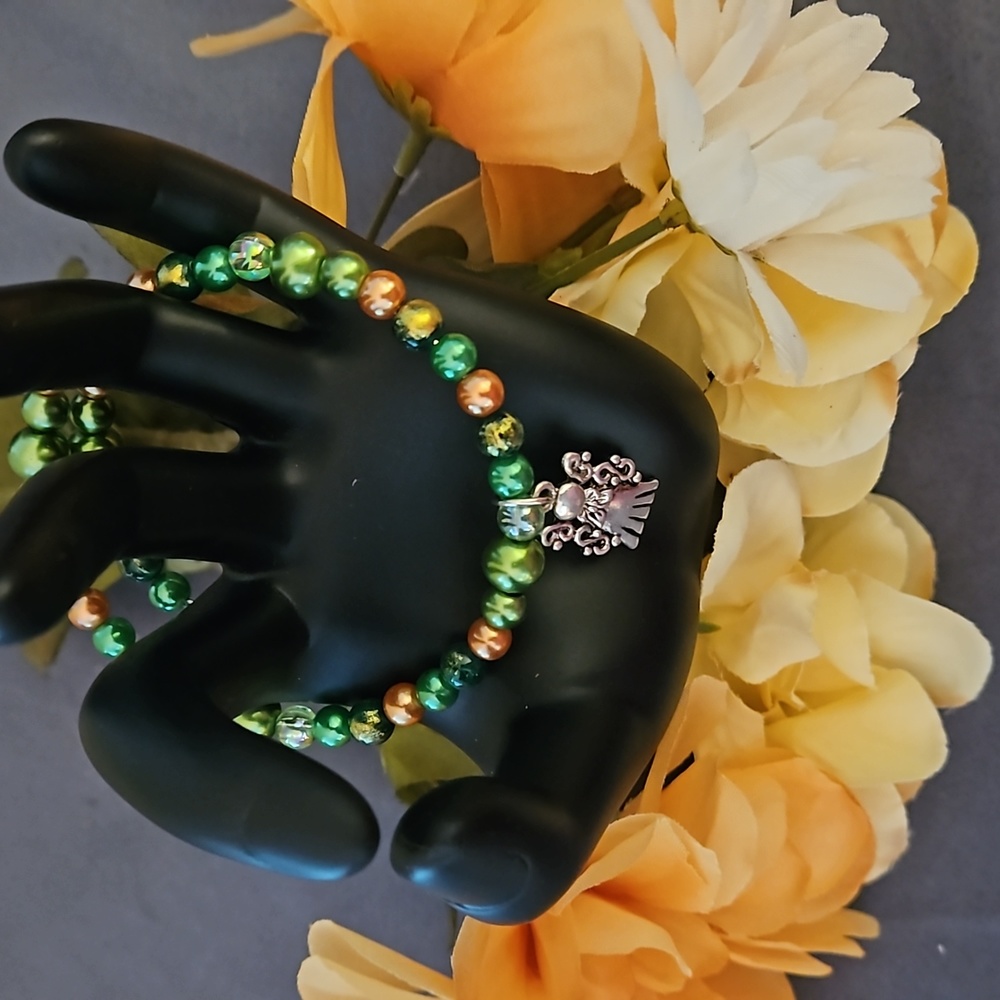 NWOT Angel Charm Memory Wired Bracelet  1023